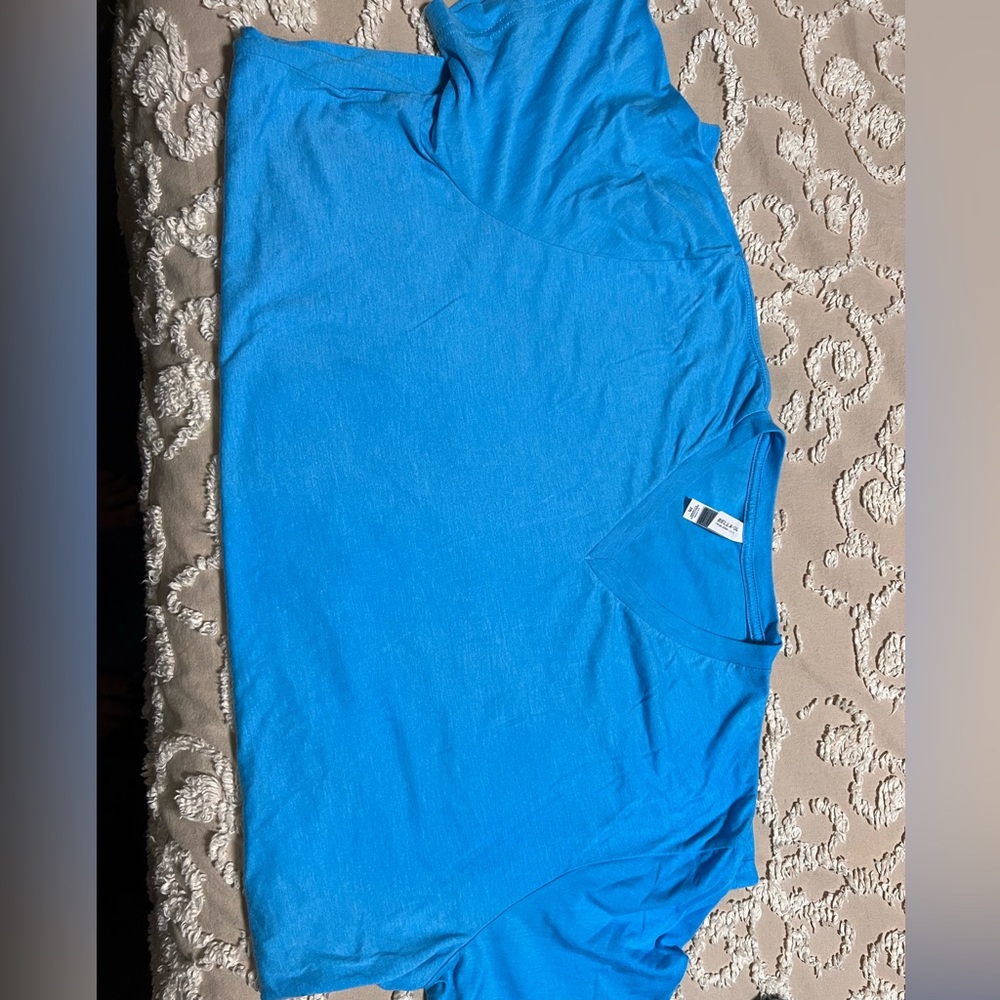 Blue NWOT  V neck T shirt . Xxl